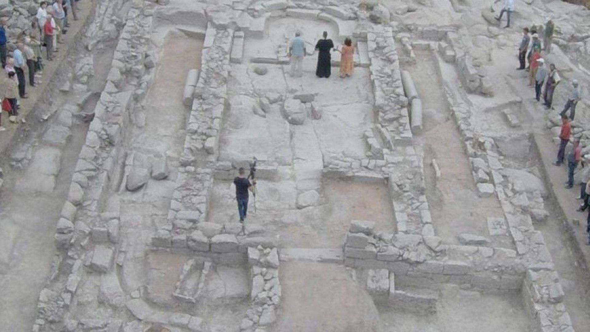 Средновековен квартал от времето на цар Иван Александър датиран към