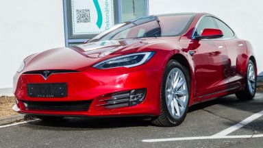 Автопилотът на Tesla предотврати катастрофа