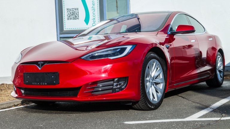 Автопилотът на Tesla предотврати катастрофа