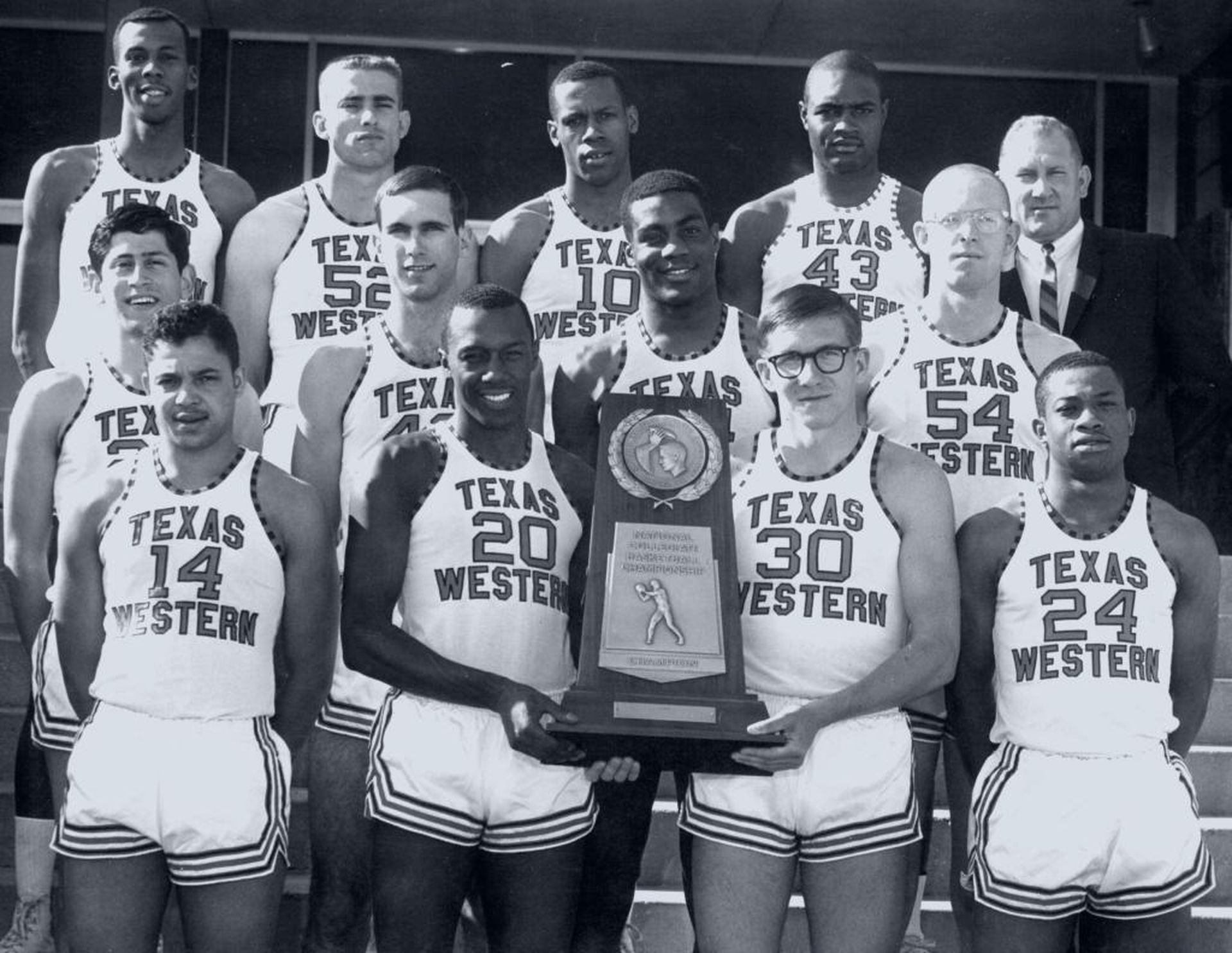 1966 г., Тексас Уестърн е шампион на Колежанската лига в баскетбола в САЩ. Друг повратен момент в битката с расизма в спорта.