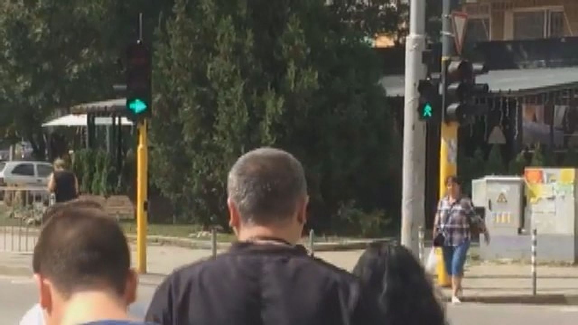 Граждани сигнализират за проблемен светофар на бул Никола Мушанов и