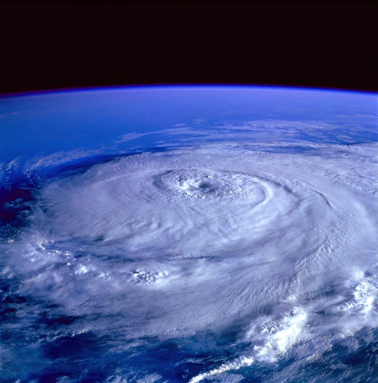 НАСА показа урагана от Космоса