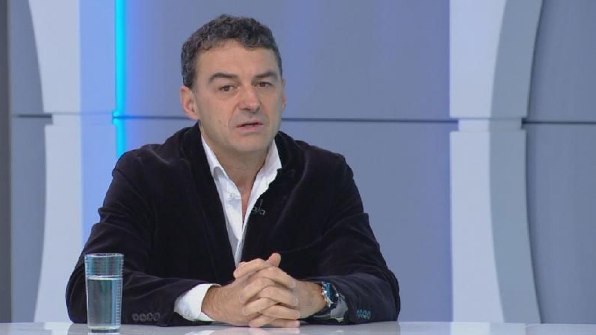 Около 12 лева за допълнителна задължителна здравна застраховка Това е