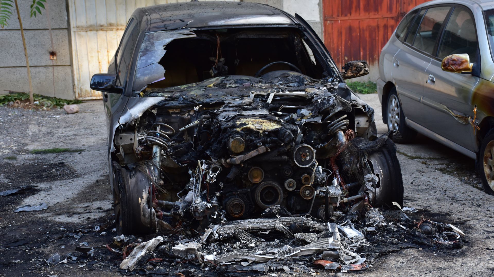 Подпалиха колата на скандалния районен съдия на Враца