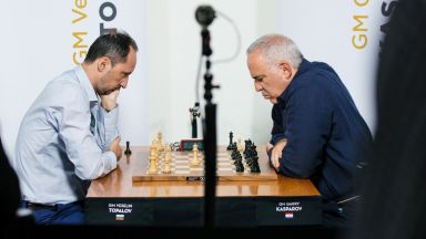 Топалов победи два пъти Каспаров в битка за 250 000 долара