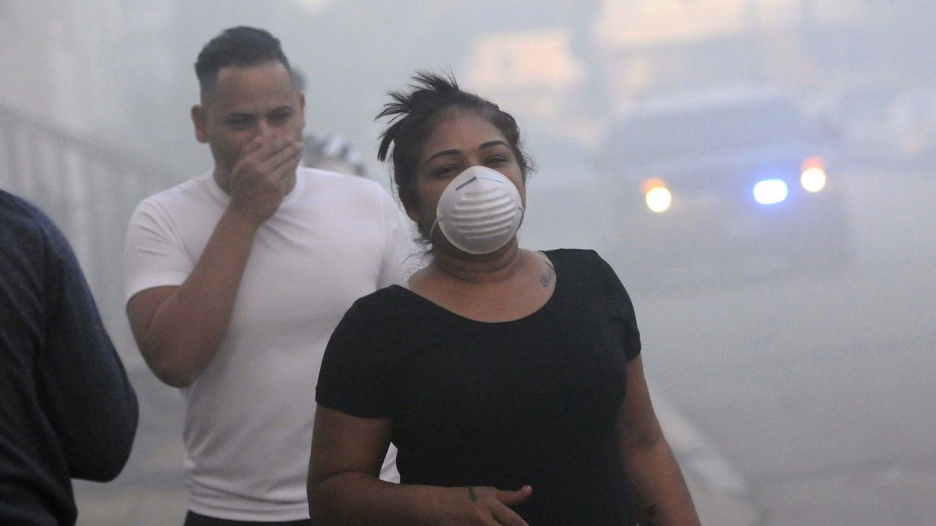 Най малко десет души са ранени а властите приканиха жителите на