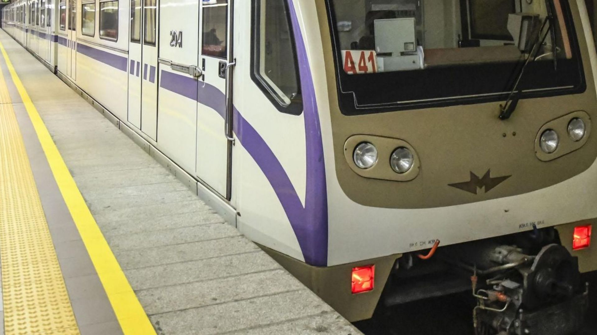 Жена е паднала пред влака на метростанция Опълченска след като