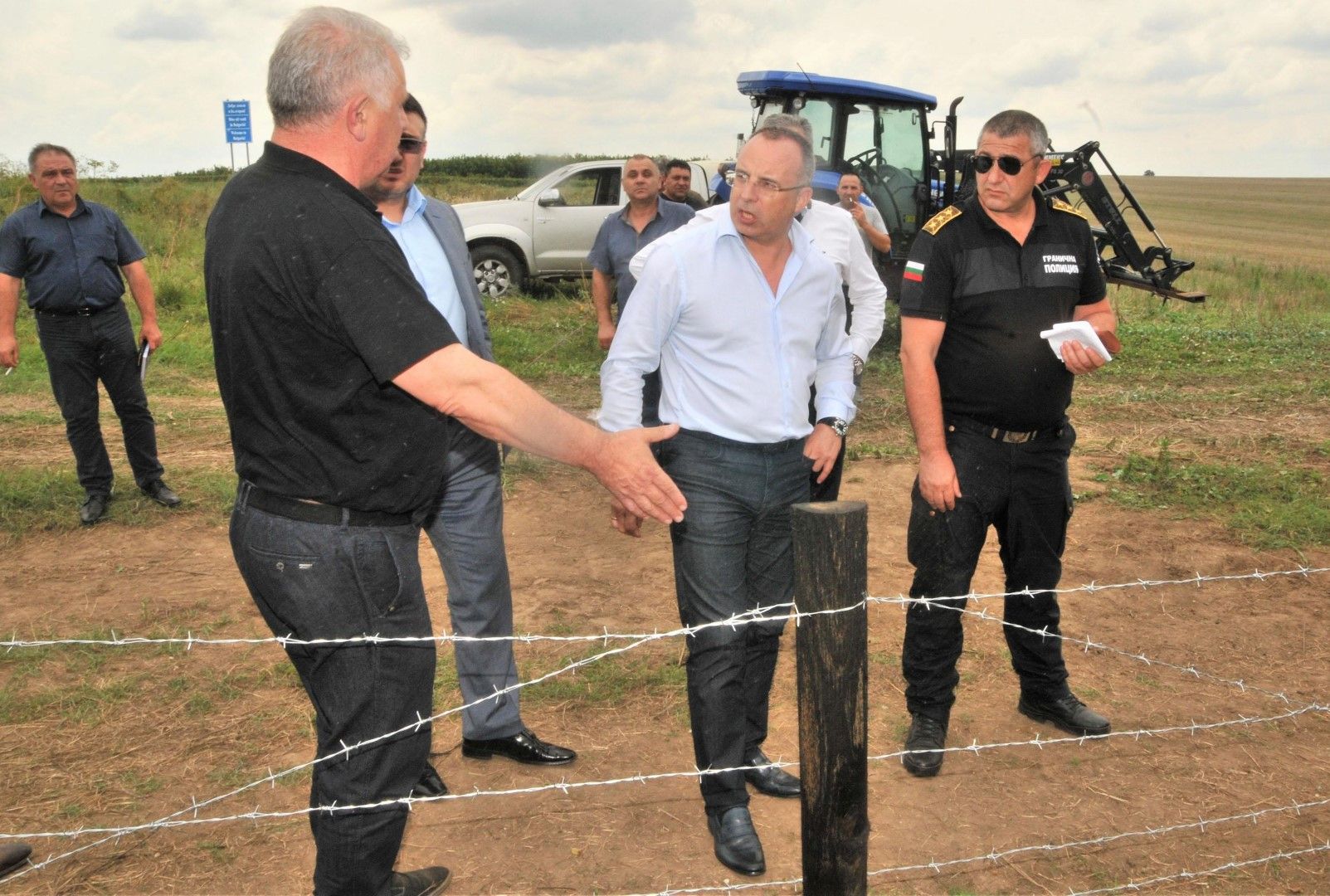 Министър Порожанов инспектира прословутата ограда