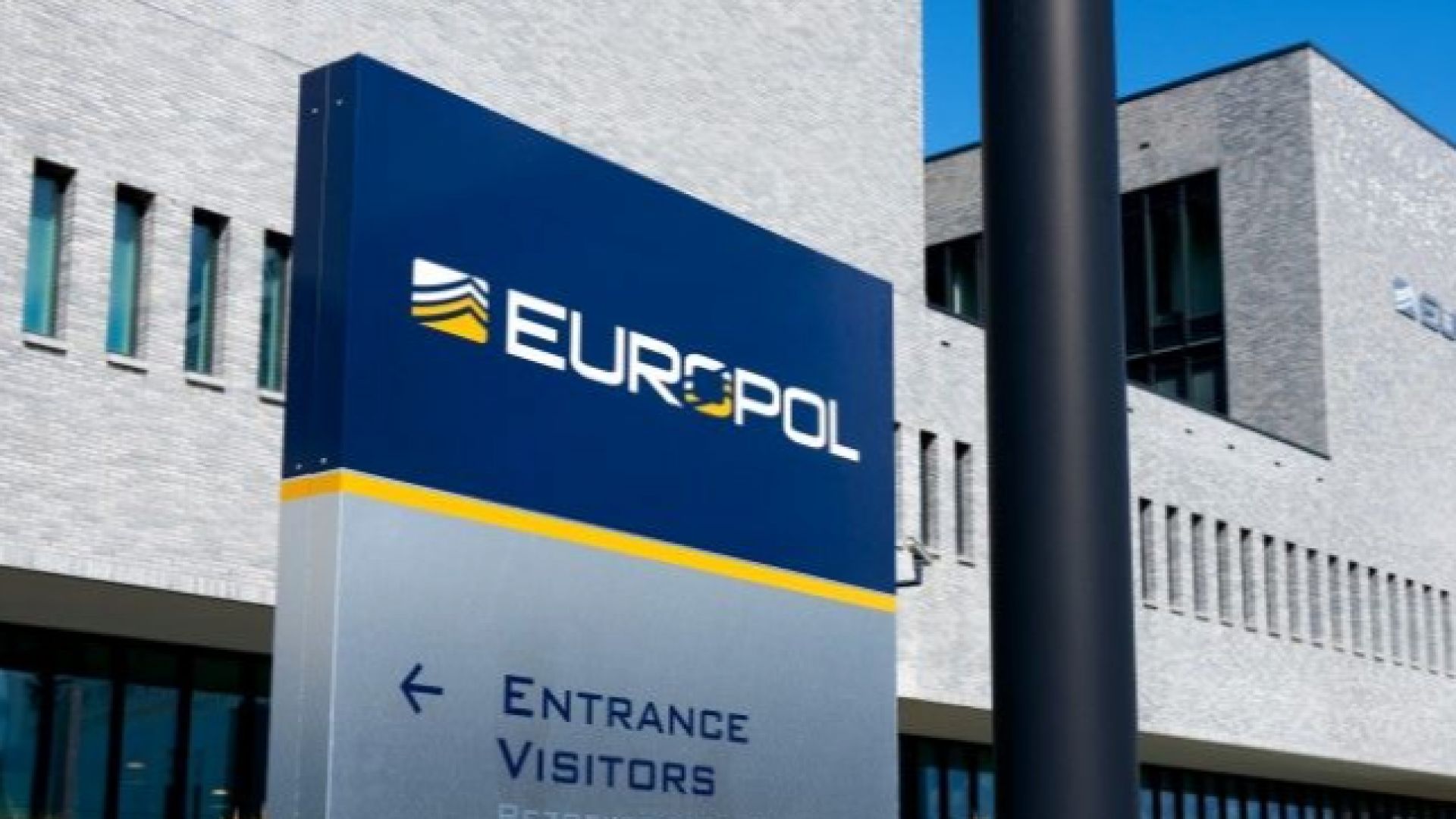 Европол арестува 22-ма от наркогрупа, иззе от тях 8 млн. евро и диаманти