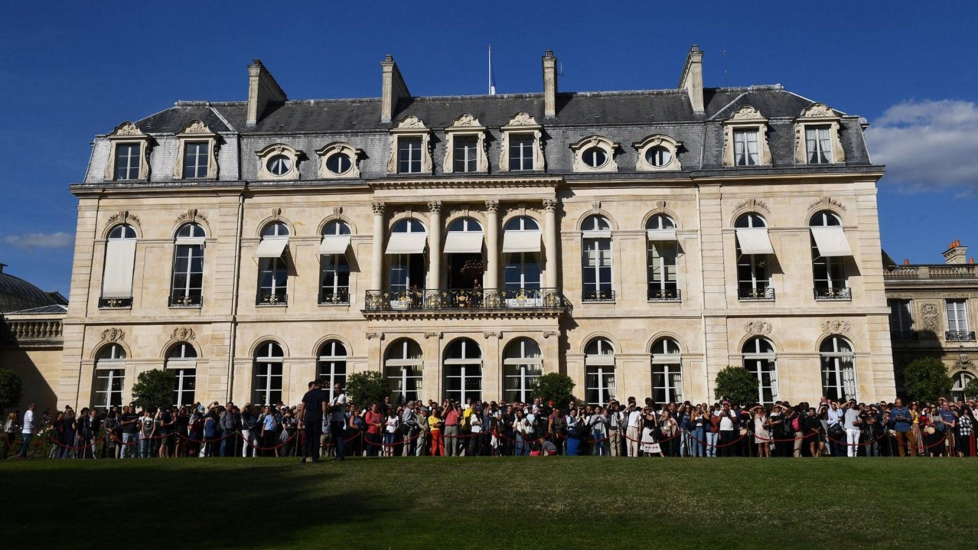 Улиците на Париж днес бяха затворени за автомобили и мотоциклети