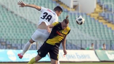 Страхливи Славия и Ботев за скука на "Васил Левски"