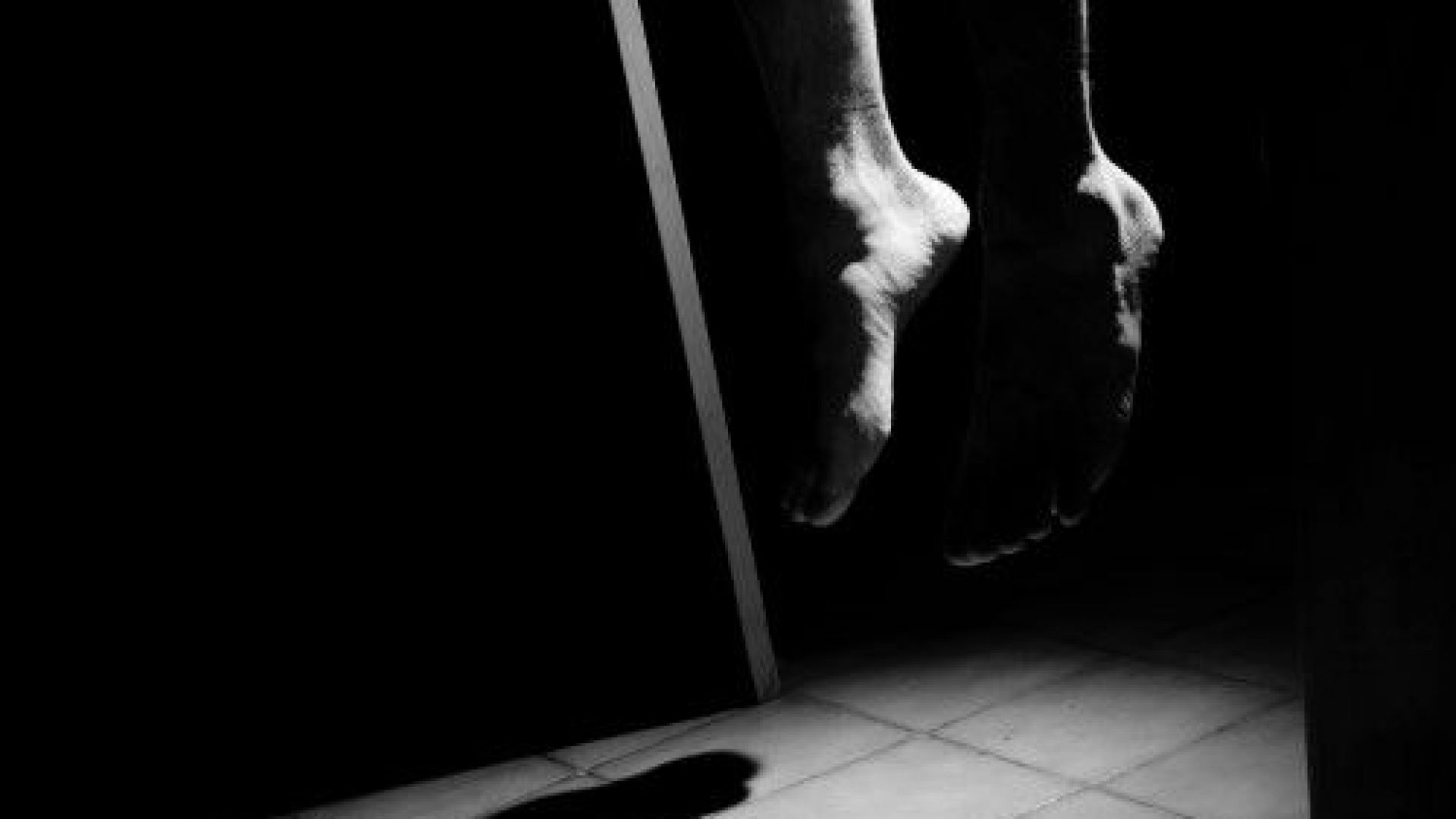 Задържана жена от Мездра се обеси в следствения арест към