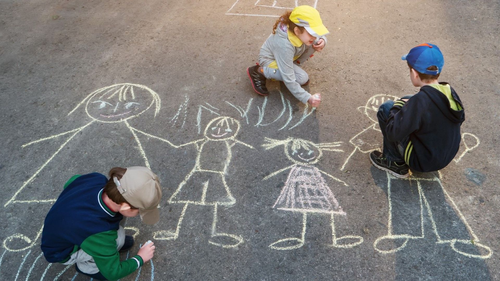 През 2018 г са осиновени 44 деца вписани във водения