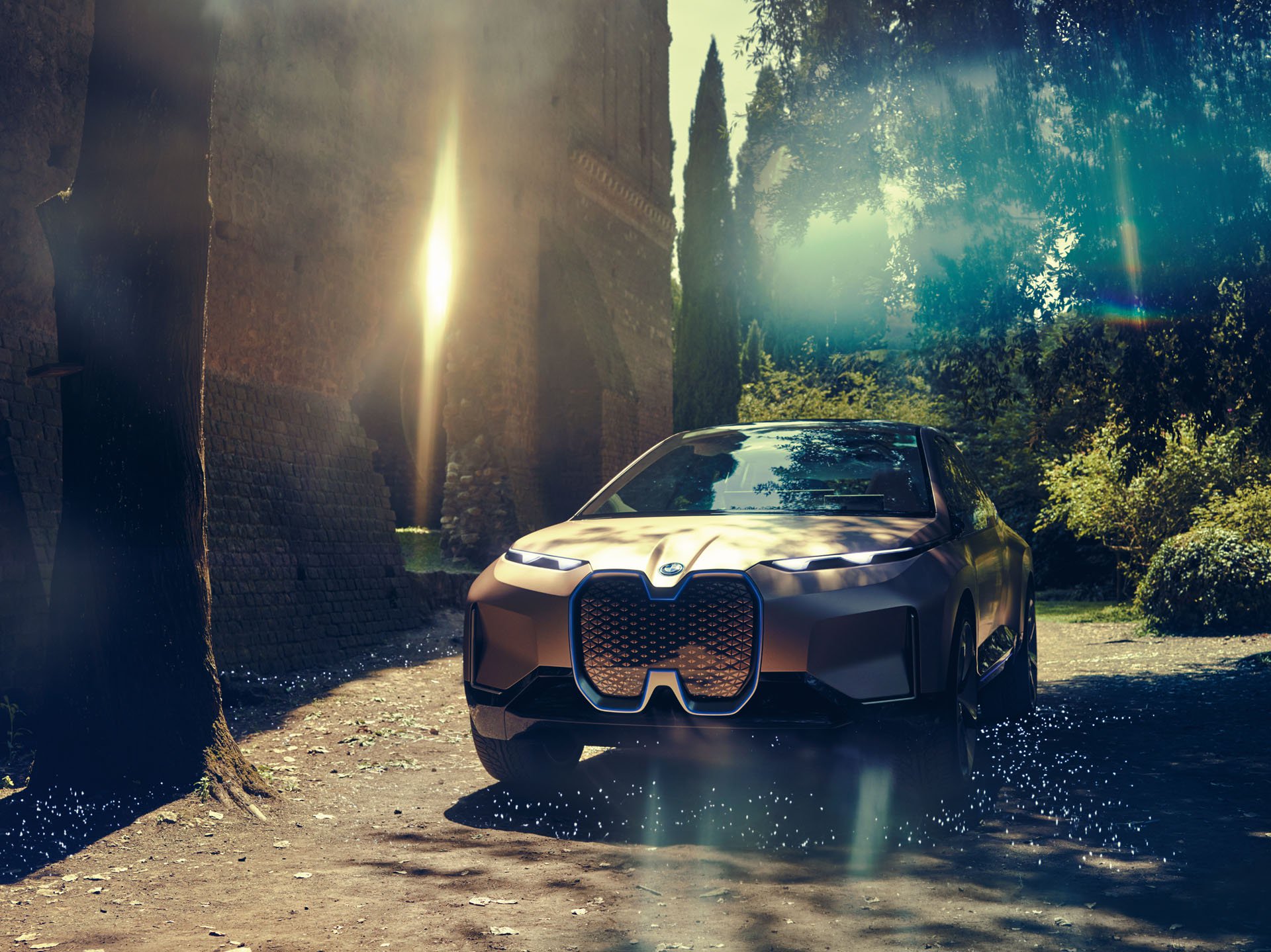 BMW показа големия си електрически SUV