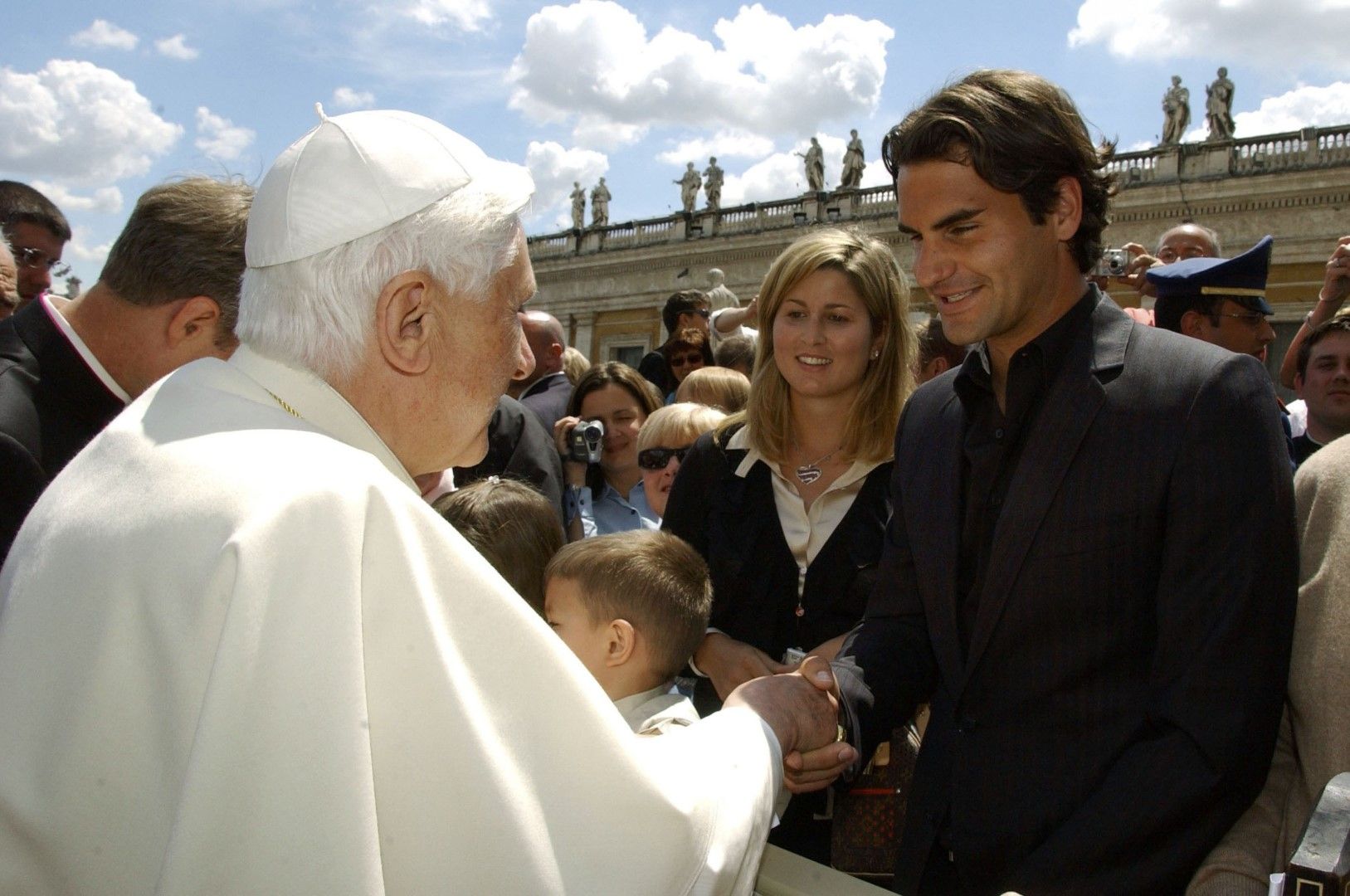 Роджър се срещна с папа Бенедикт при едно от участията си във Вечния град (преди 12 години), но хубавите му моменти в Рим свършват някъде там.