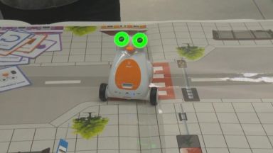 Професор предлага обучение по "Безопасност на движението" с роботи