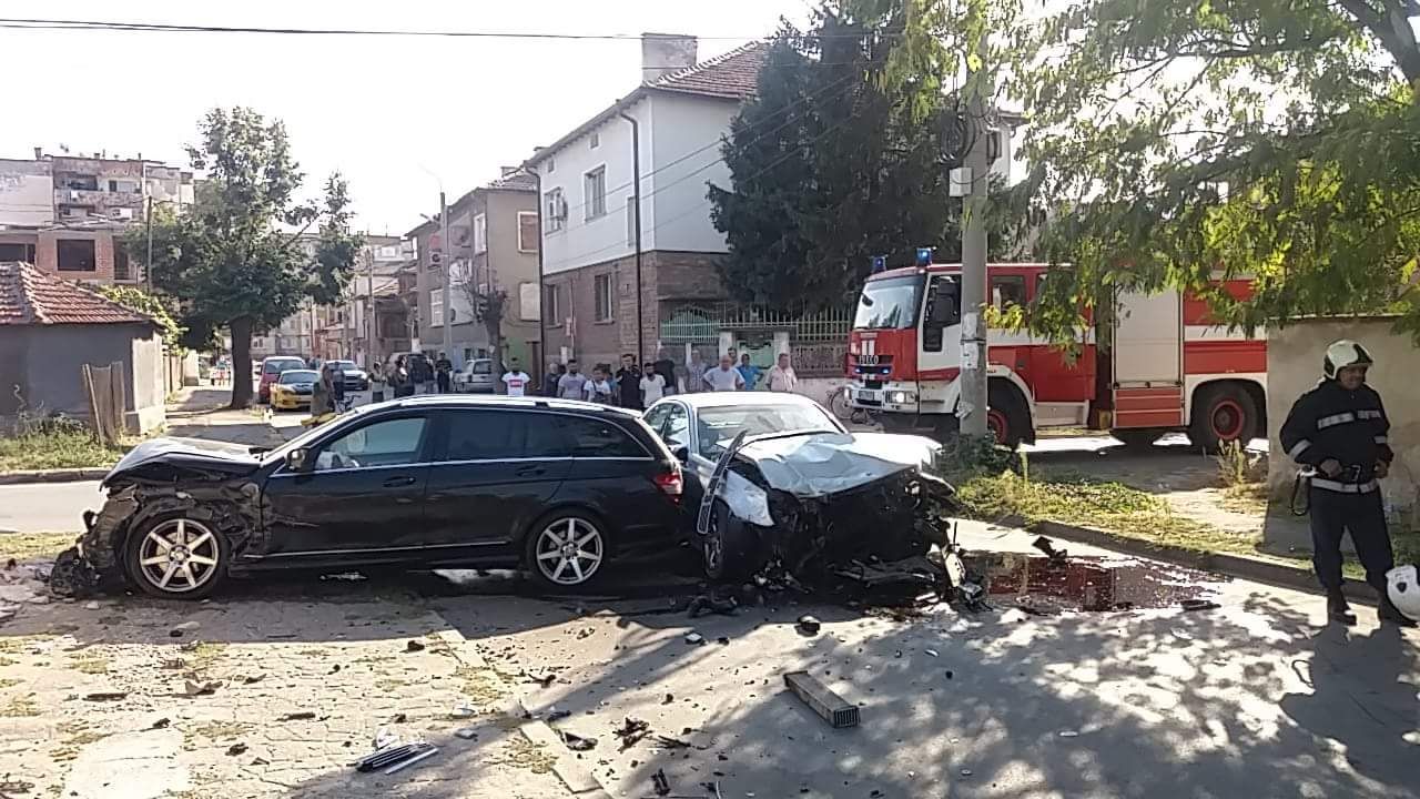 Удар в Пазарджик, жена откарана в болница