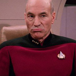 Патрик Стюарт ще играе Бозли в римейка на „Ангелите на Чарли“