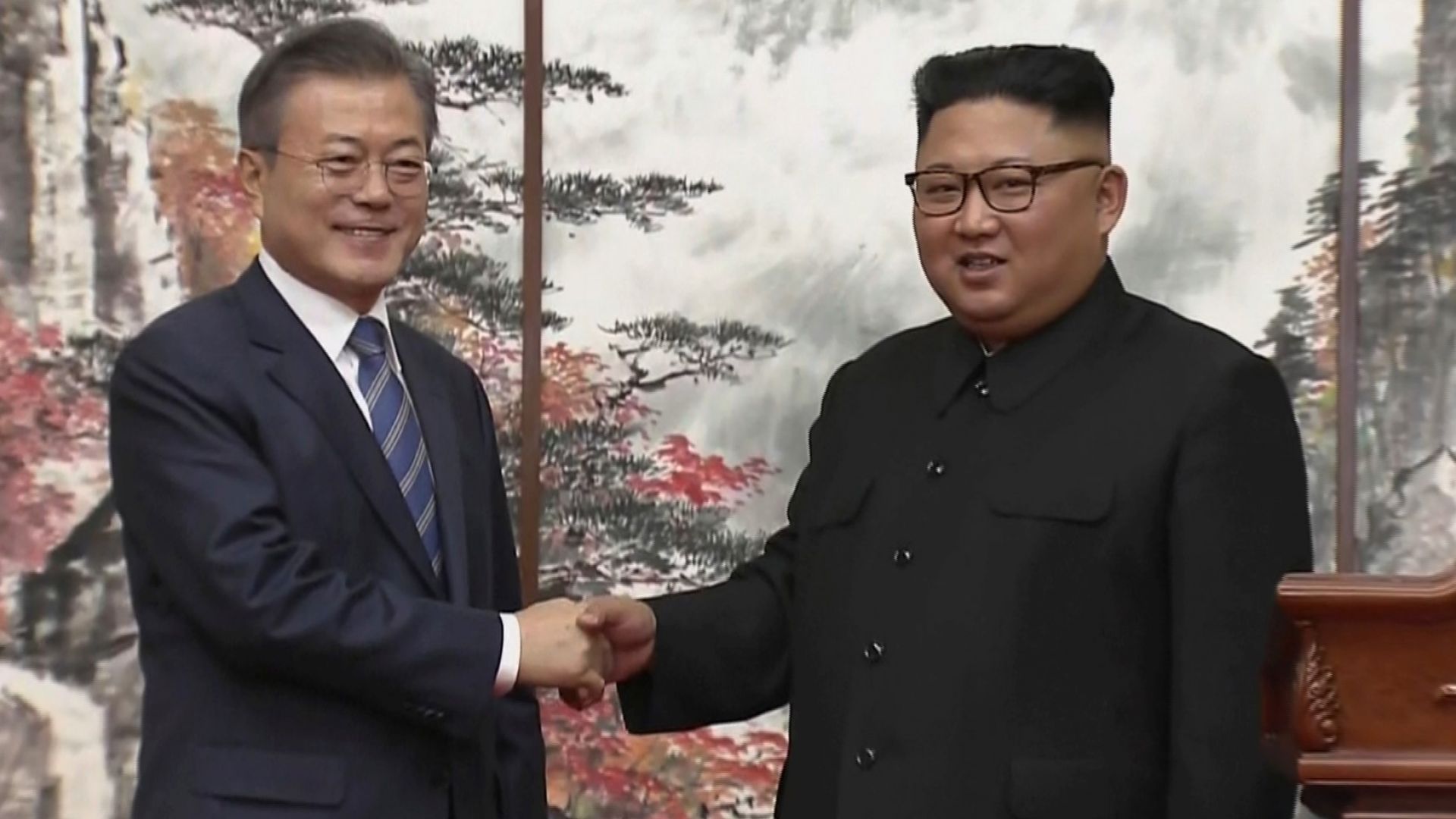 Севернокорейският лидер Ким Чен-ун и южнокорейският президент Мун Дже-ин подписаха