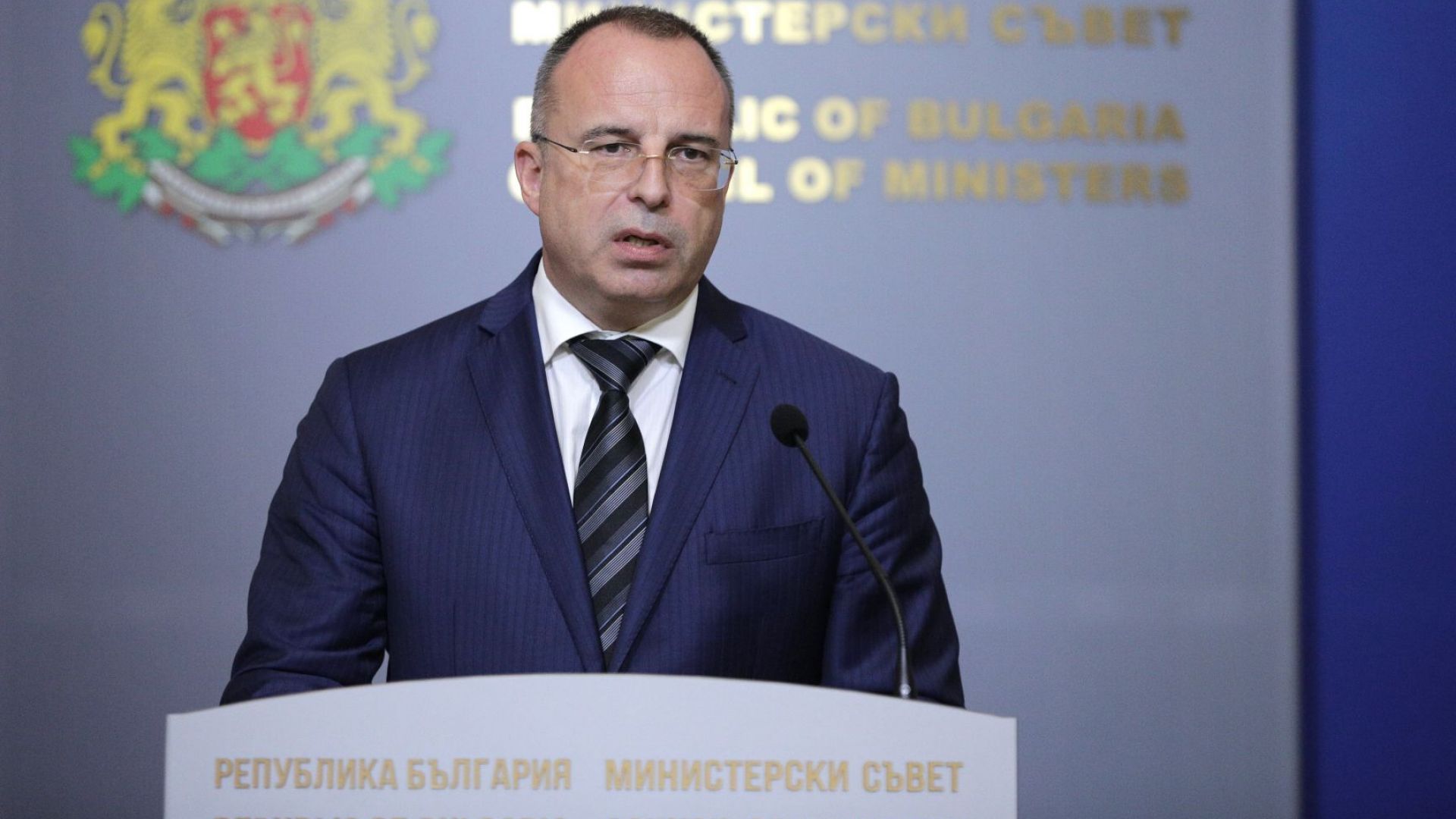 Министърът на земеделието Румен Порожанов депозира в петък заявление до