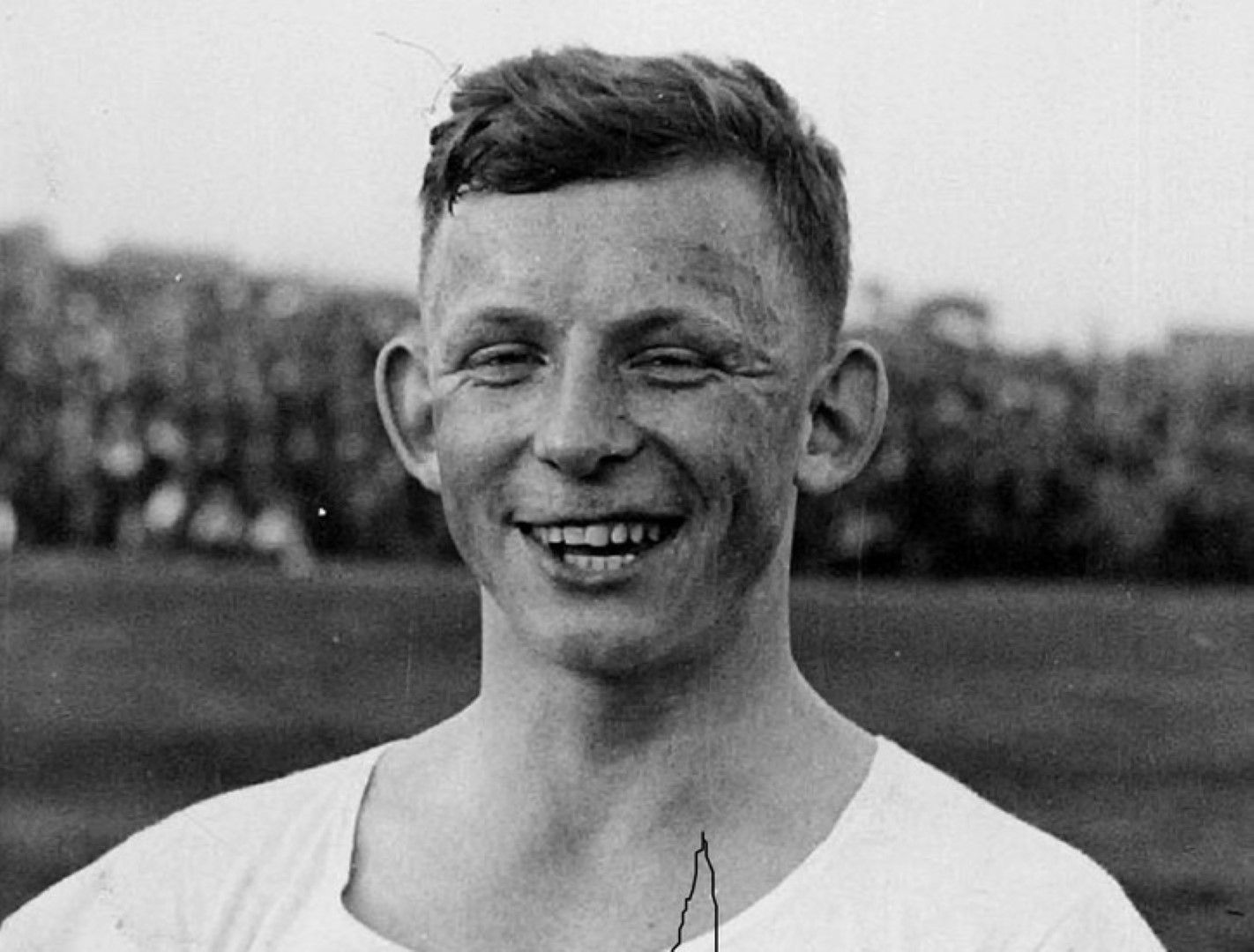 12.Ернст Вилимовски е звезда на полския футбол от 30-те, 40-те и 50-те години, като изкарва голяма част от кариерата си в немски клубове. Бележи 554 гола, като най-резултатен е за Рух Хожув и Кемниц. Любопитно, отличен играч и на хокей, като съчетава двата спорта.