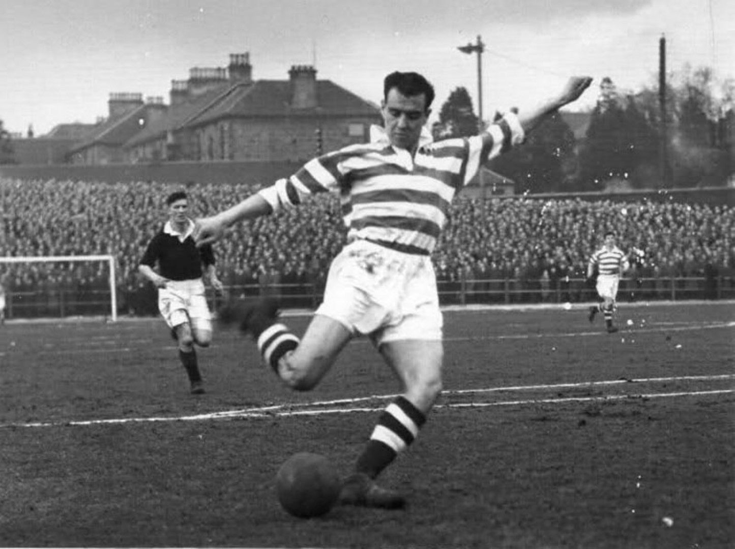14,Джими Макгрори е легенда на Селтик след 15 сезона със зелено-белия екип на клуба през 20-те и 30-те години на миналия век. Вкарва 550 гола и е истинска сензация, че е извикан едва 7 пъти да играе за Шотландия.