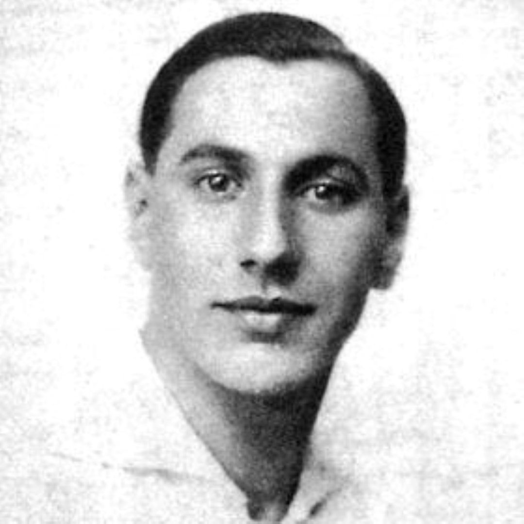 19,Йожеф Такач носи 17 години екипите на Вашаш и Ференцварош в родната Унгария (1917-1934 г.). Вкарва 523 гола за периода, като 26 са за националния тим (в 32 двубоя).
