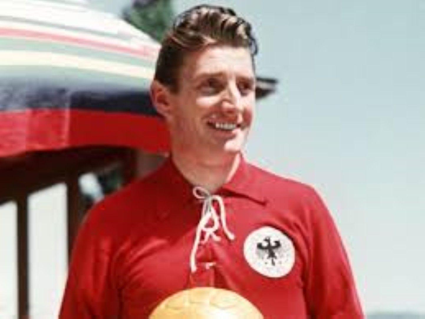 18, Името на Фридрих Валтер е символно за германския футбол. Фриц Валтер, както е известен, е лидерът на отбора,  спечелил сензационно световната титла през 1954 г. под носа на непобедимите унгарци. Бележи общо 539 гола в кариерата си, която минава изцяло и само в Кайзерслаутерн.