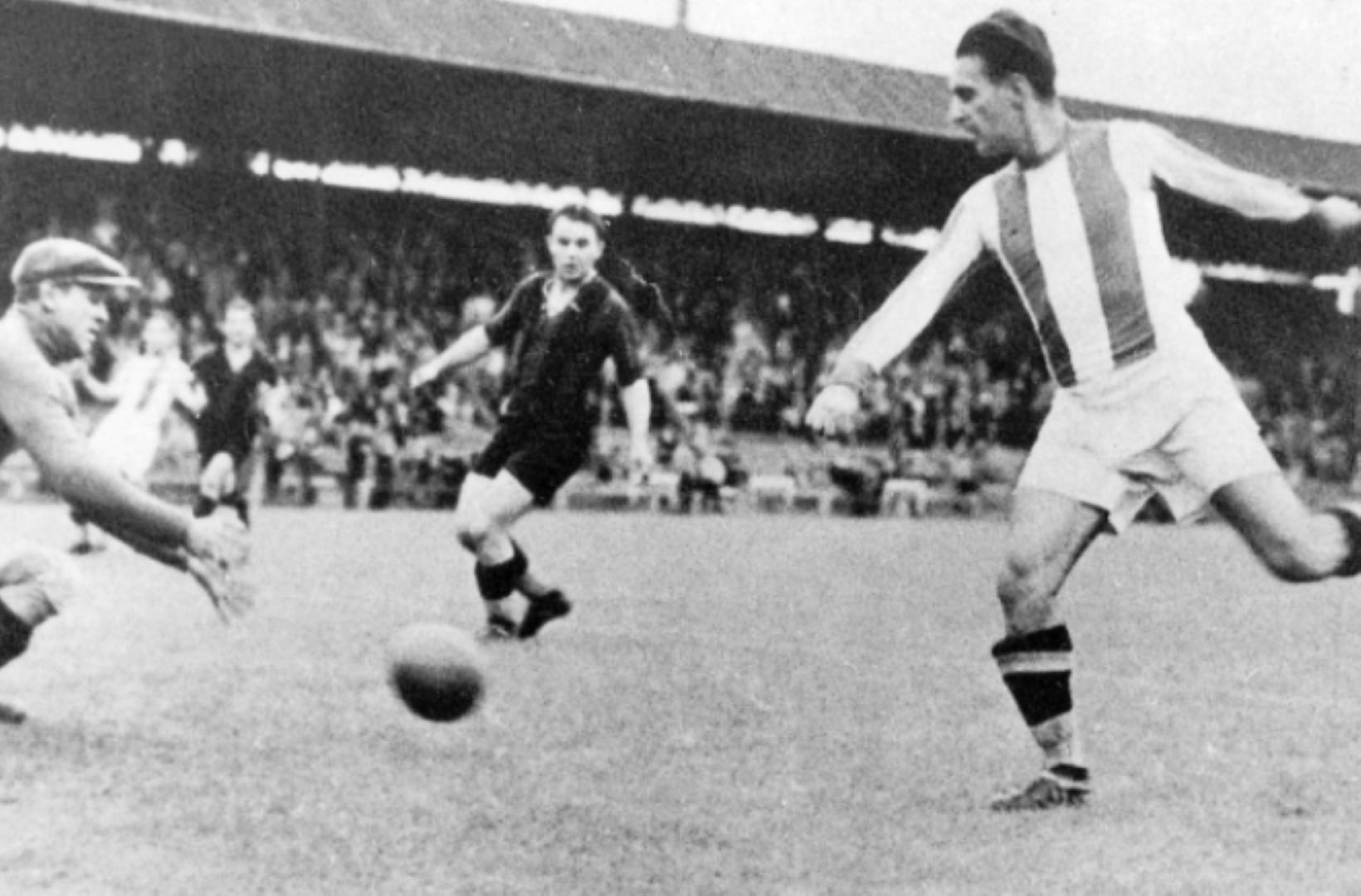 20,Гюла Шенгелер изкарва по-голямата част от кариерата си в гръцкия и кипърския футбол, като я завършва с 522 гола през 1953 г.