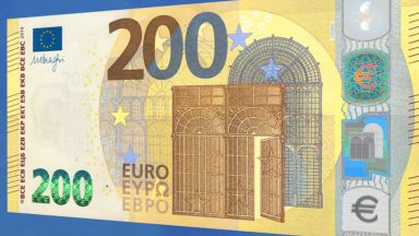 Показаха новите банкноти от 100 и 200 евро