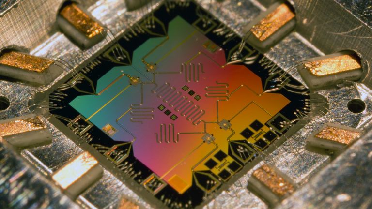 Huawei инвестира в производител на оборудване за производството на чипове