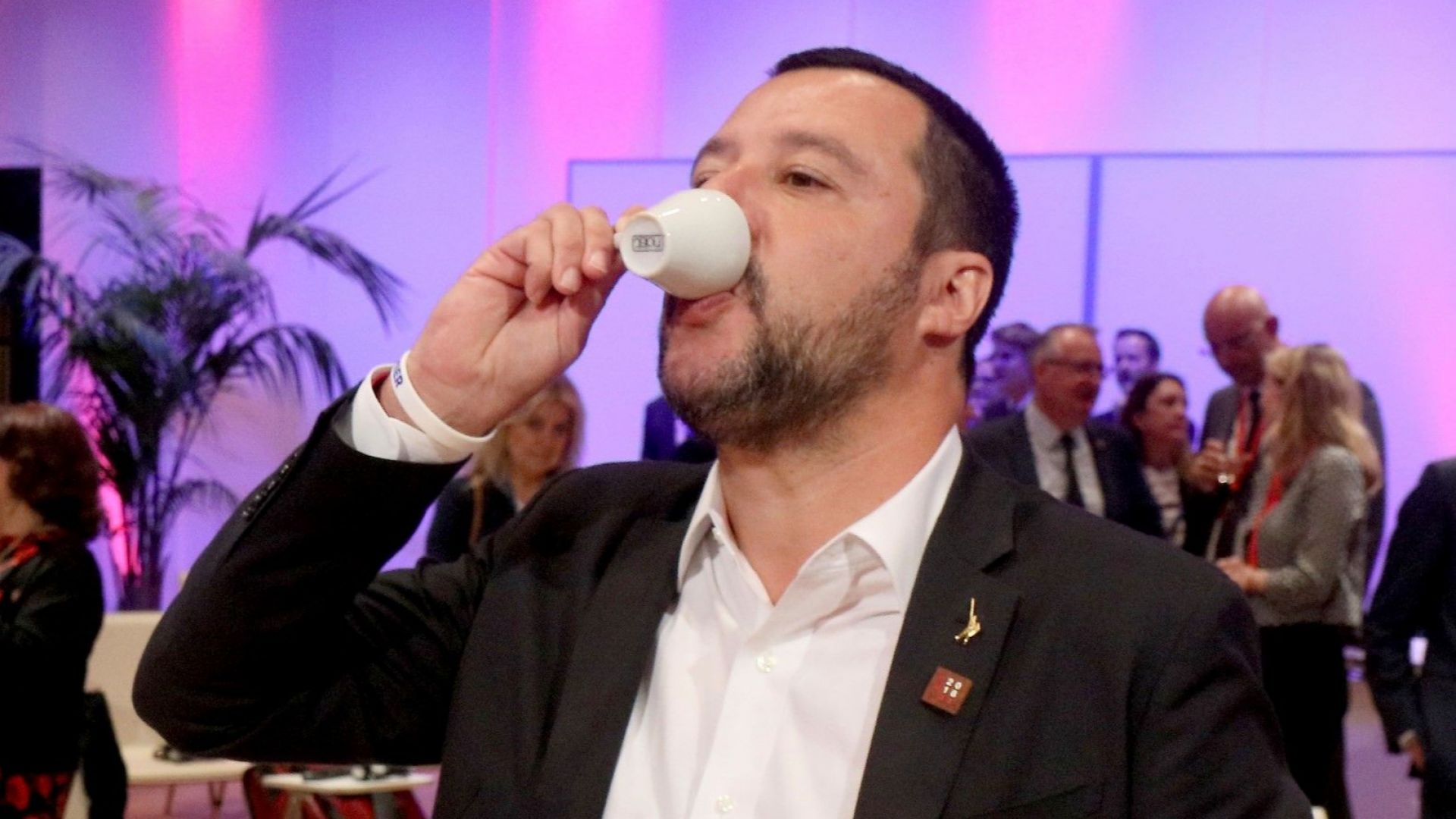 Крайнодясната партия Лига на италианския вътрешен министър и вицепремиер Матео