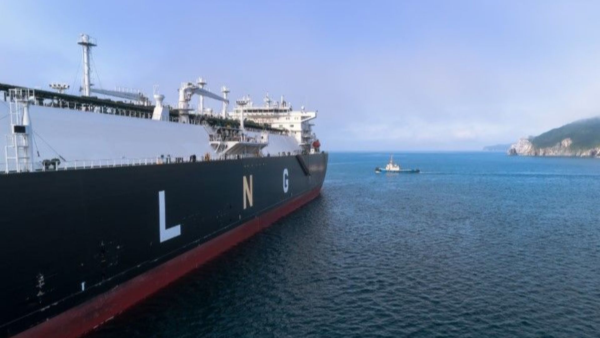 Гръцки танкер с хиляда тона мазут заседна тази сутрин близо