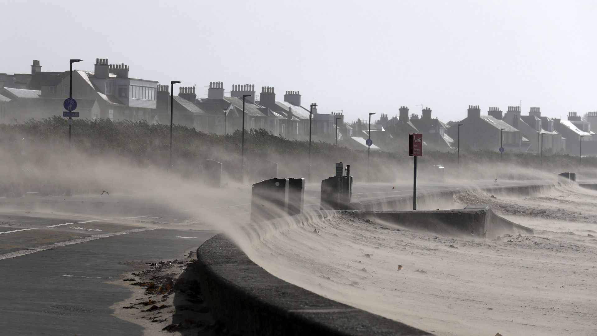 Бурята Али отне днес живота на двама души в Ирландия