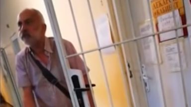 Пиян лекар преглежда пациенти в Хисаря (видео)