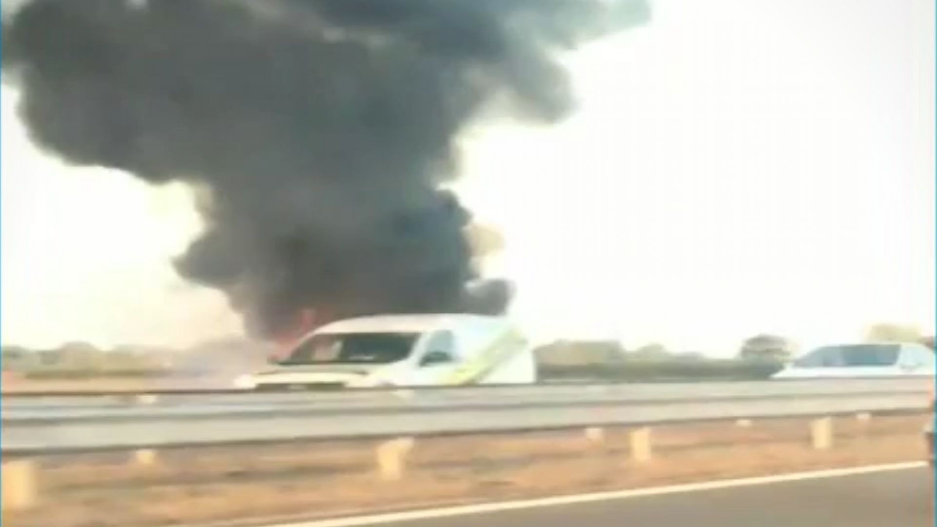 Тази сутрин лек автомобил се запали в движение на 102 рия