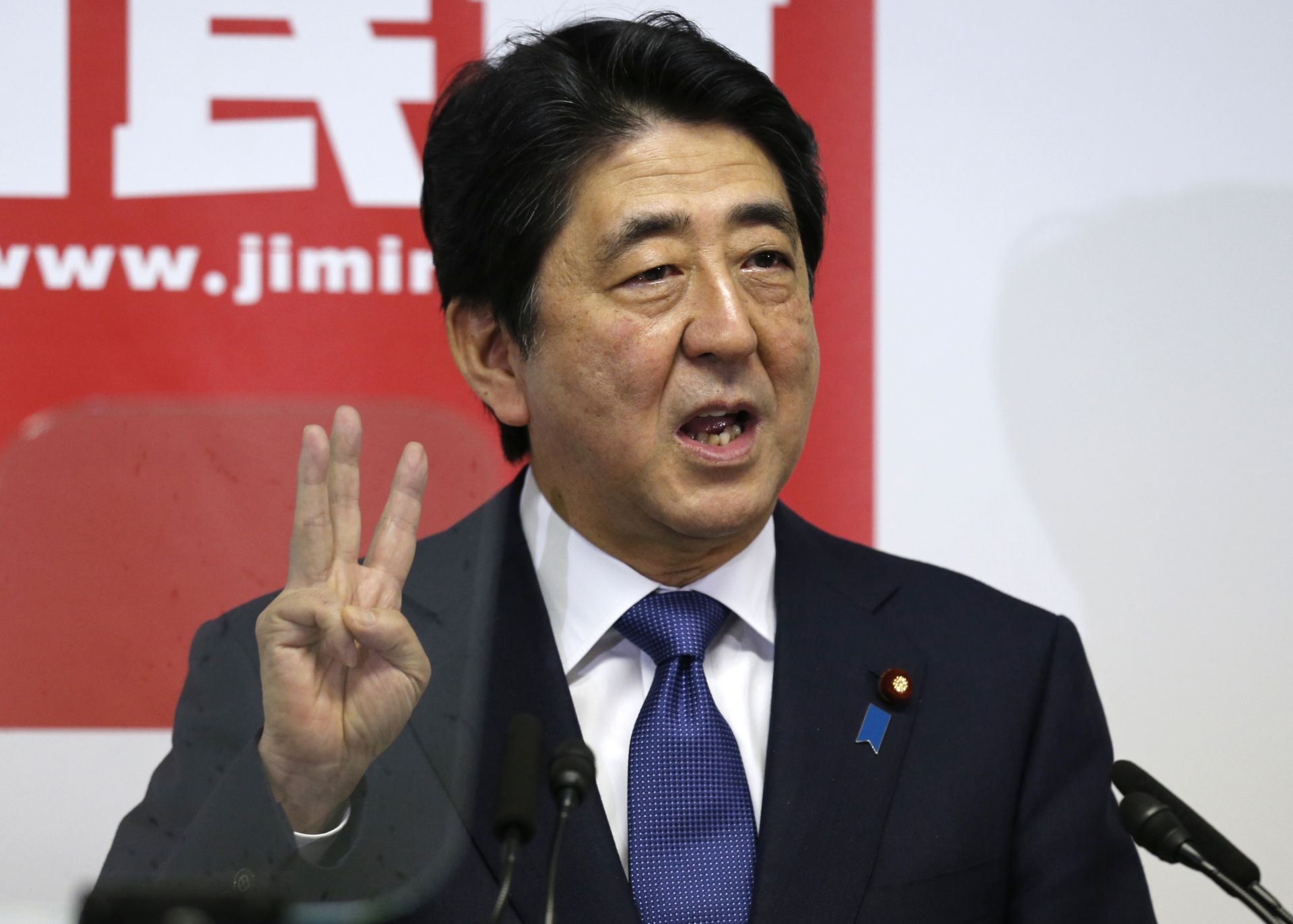Японският премиер Шиндзо Абе отказва да коментира темата