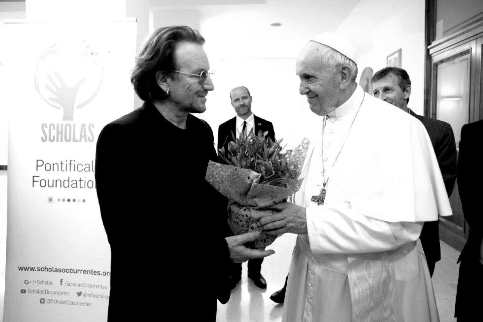 Светият отец се срещна с вокалиста на U2