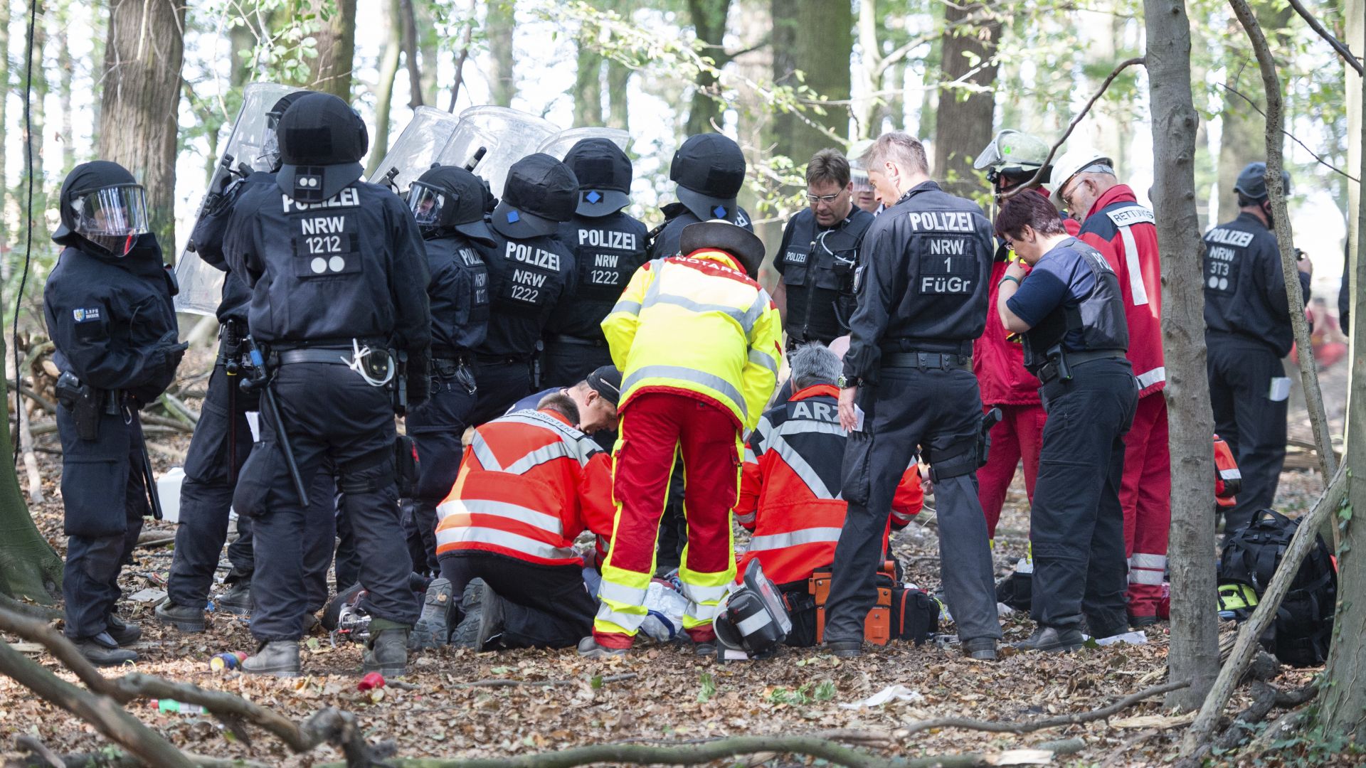 Журналист загина по време на протест в гора край Кьолн