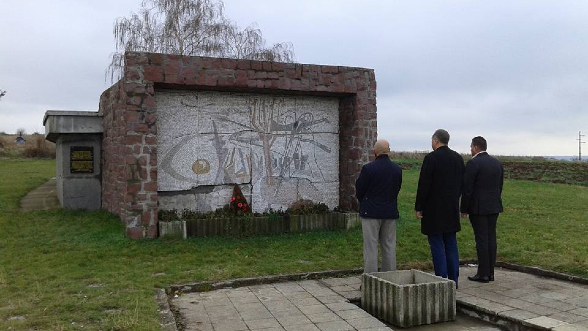 Българската костница в местността Ледена стена в Ниш е осквернена