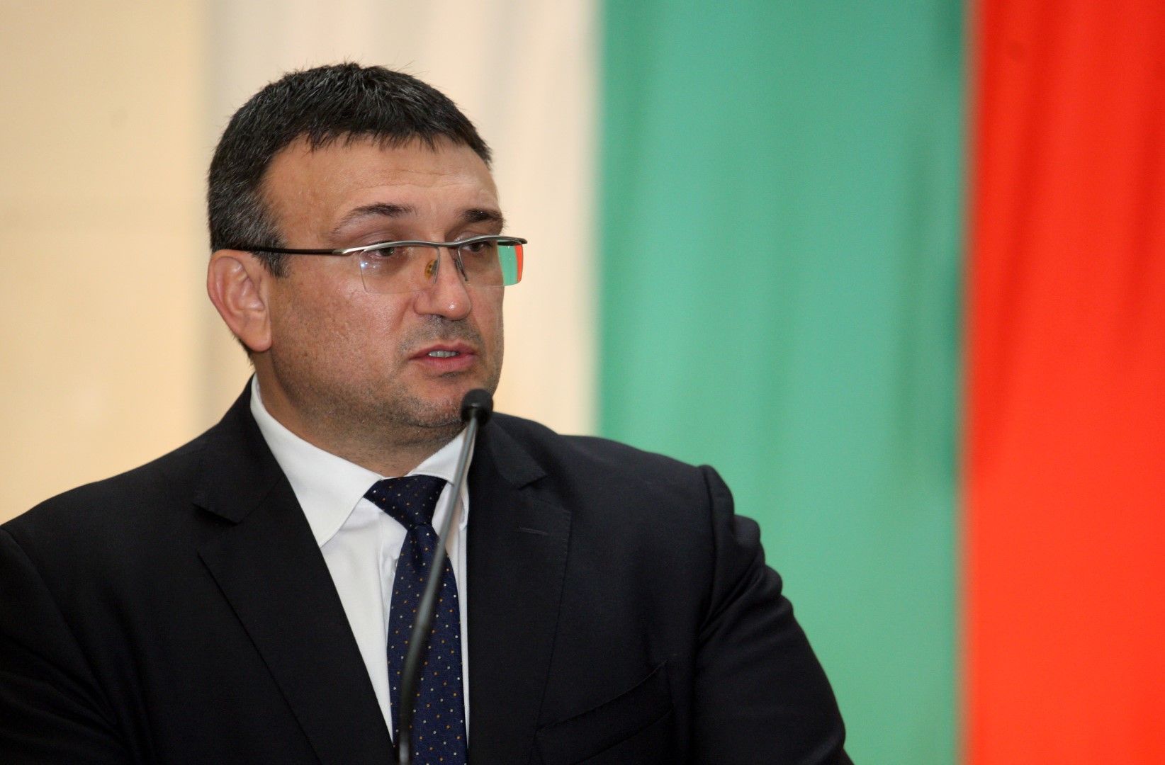Младен Маринов заяви, че няма право да издава повече данни по случая