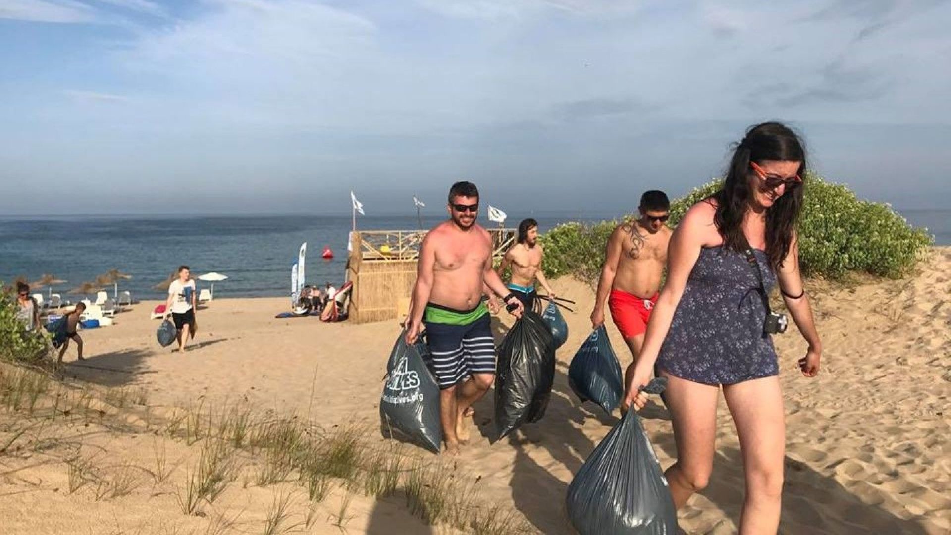 С почистване на варненския плаж "Ветеран" ще бъде закрито уиндсърф предизвикателството WIND2WIN