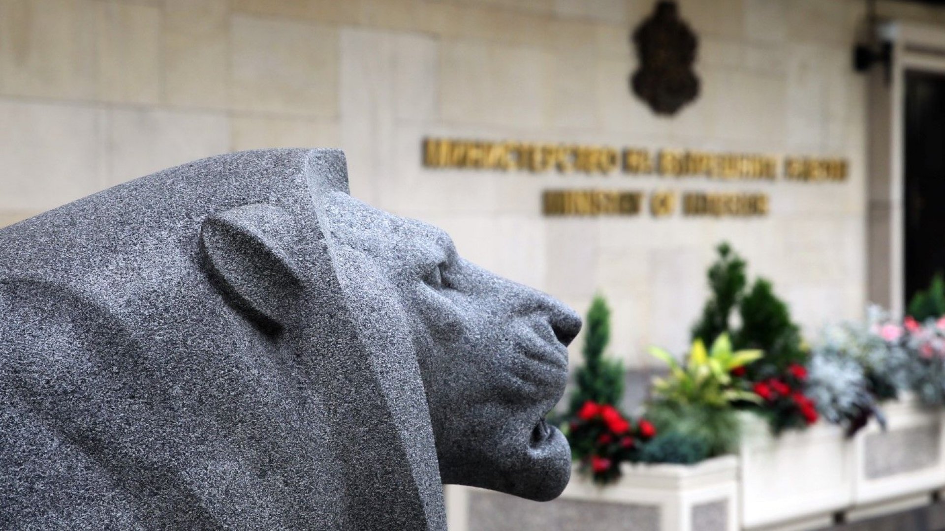 Виж още Валентин Радев лансира Спиридонов и Терзийски за нов