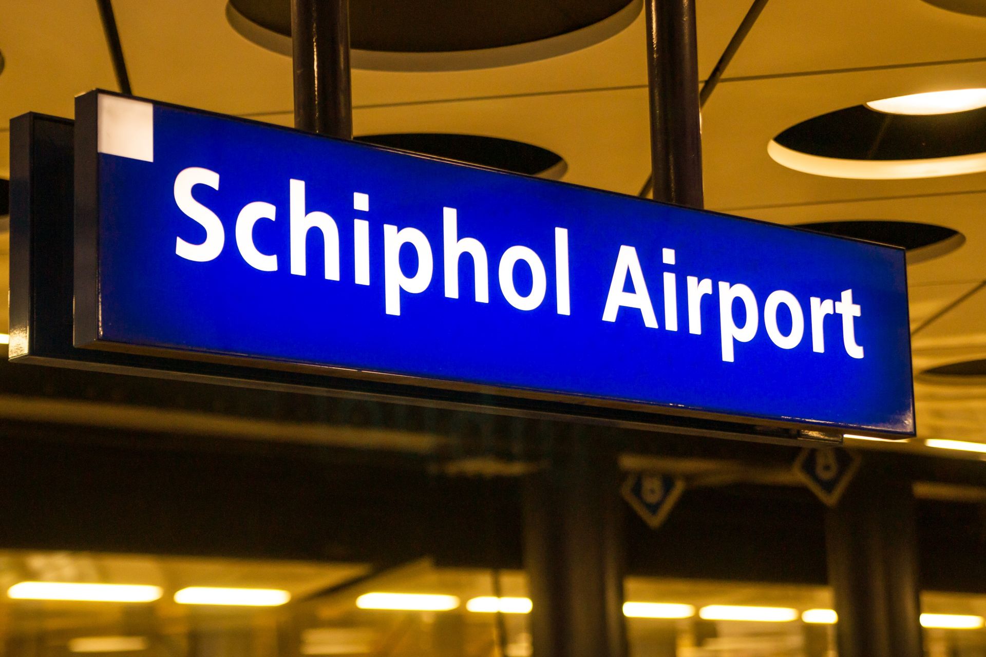 Проблеми със системата за зареждане с гориво блокираха между 20 и 30 хиляди пътници вчера на амстердамското летище "Схипхол"