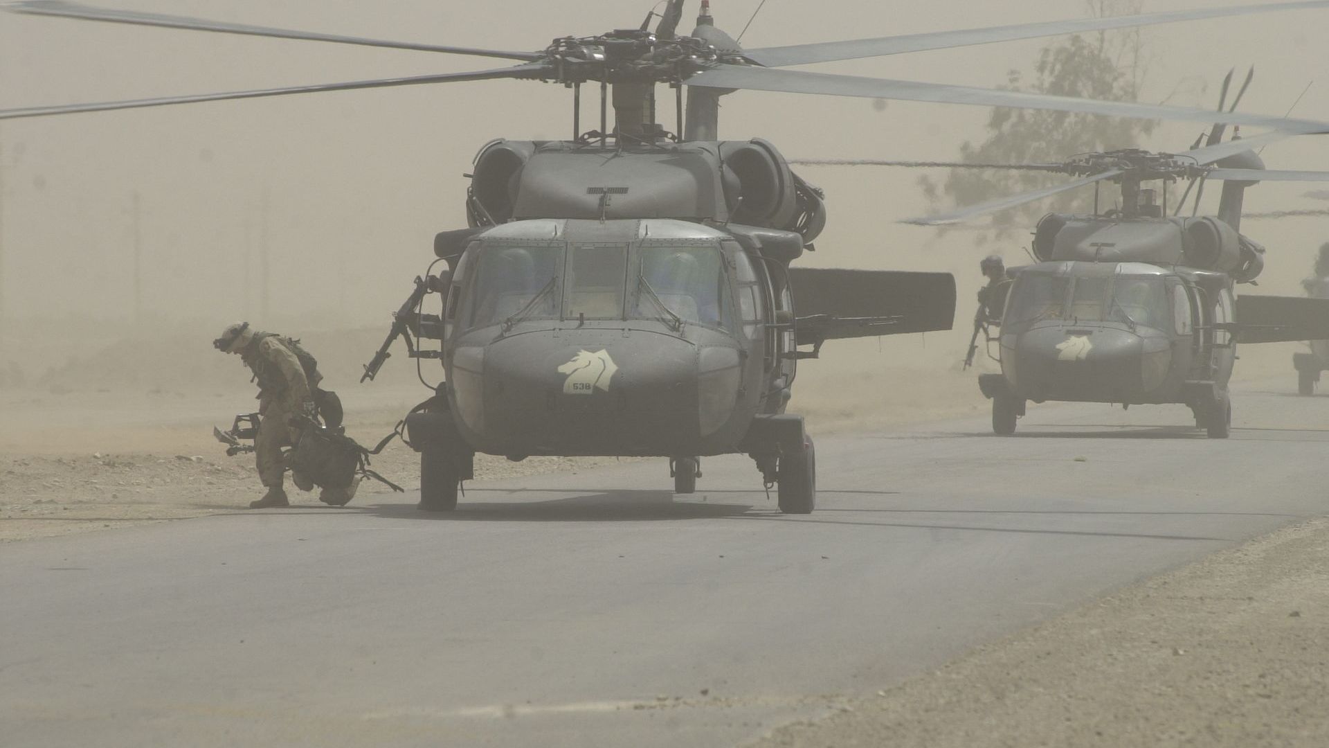 САЩ даряват хеликоптери Black Hawk на Военновъздушните сили на Албания,