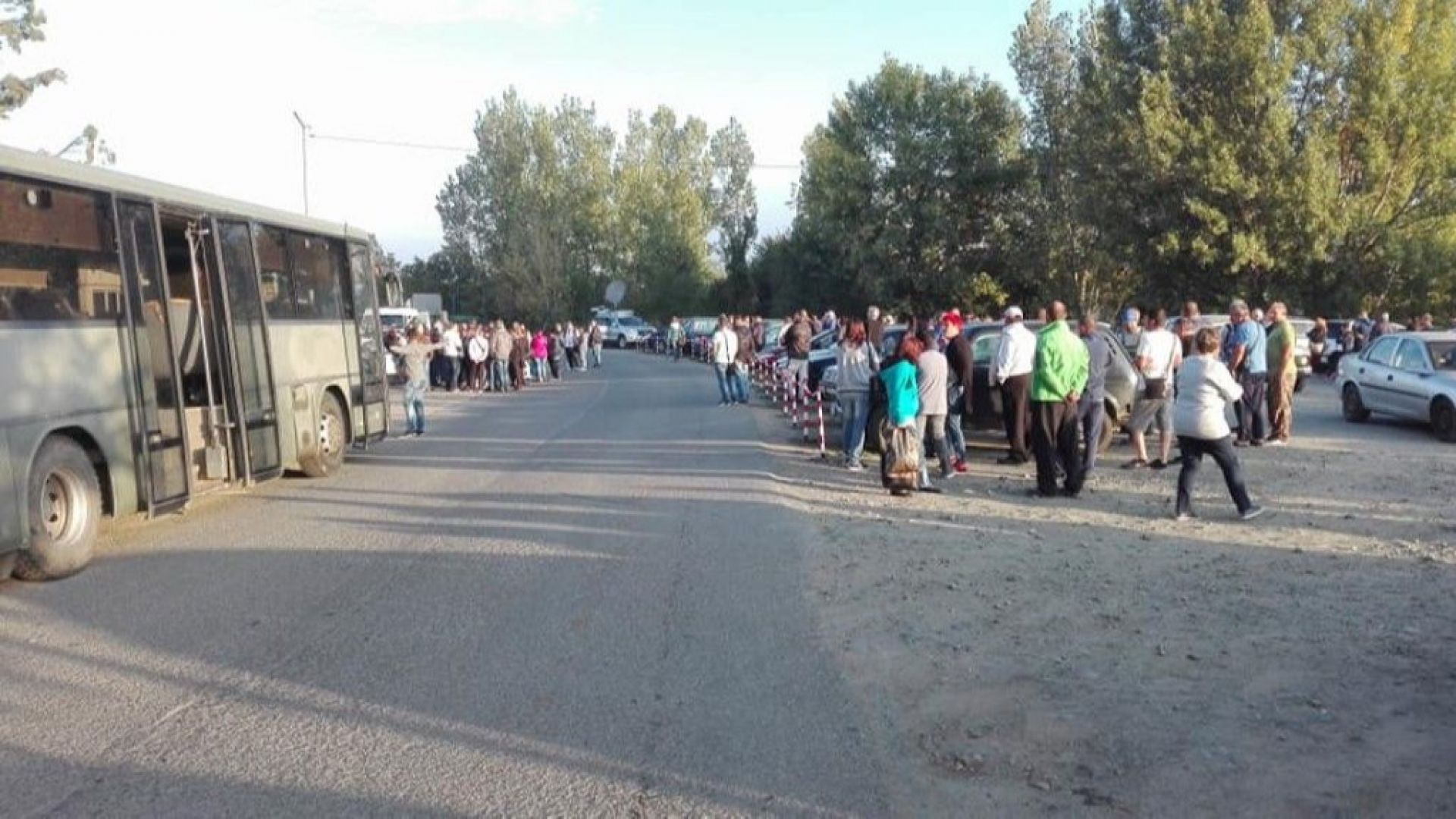 Стотици работници излязоха на протест пред заводите на Миню Стайков