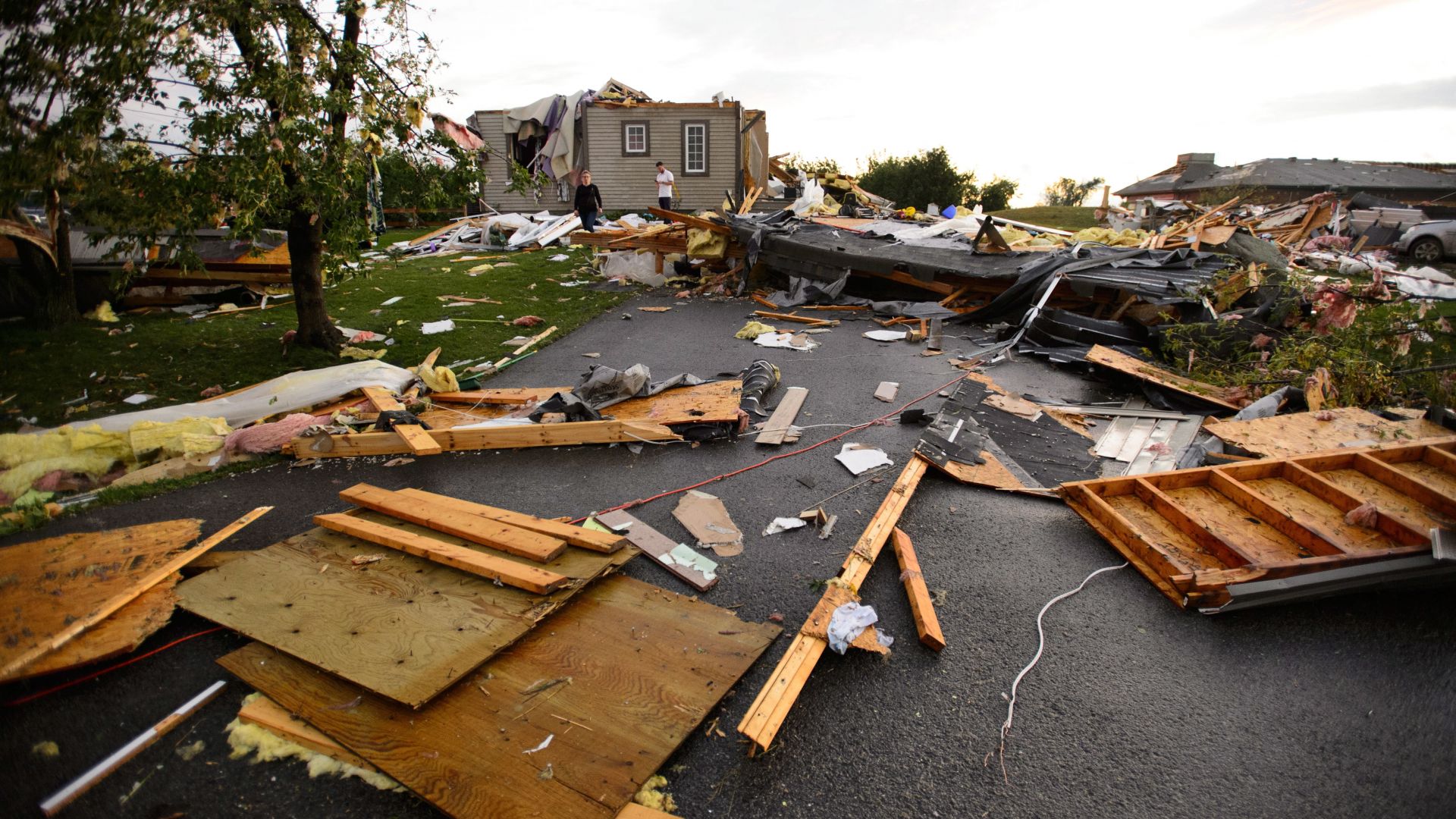 Торнадо нанесе сериозни щети в района на канадската столица Отава