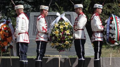 Председателят на Народното събрание Цвета Караянчева президентът Румен Радев вицепрезидентът