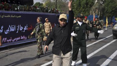 Кървав атентат на военен парад в Иран, десетки жертви и ранени