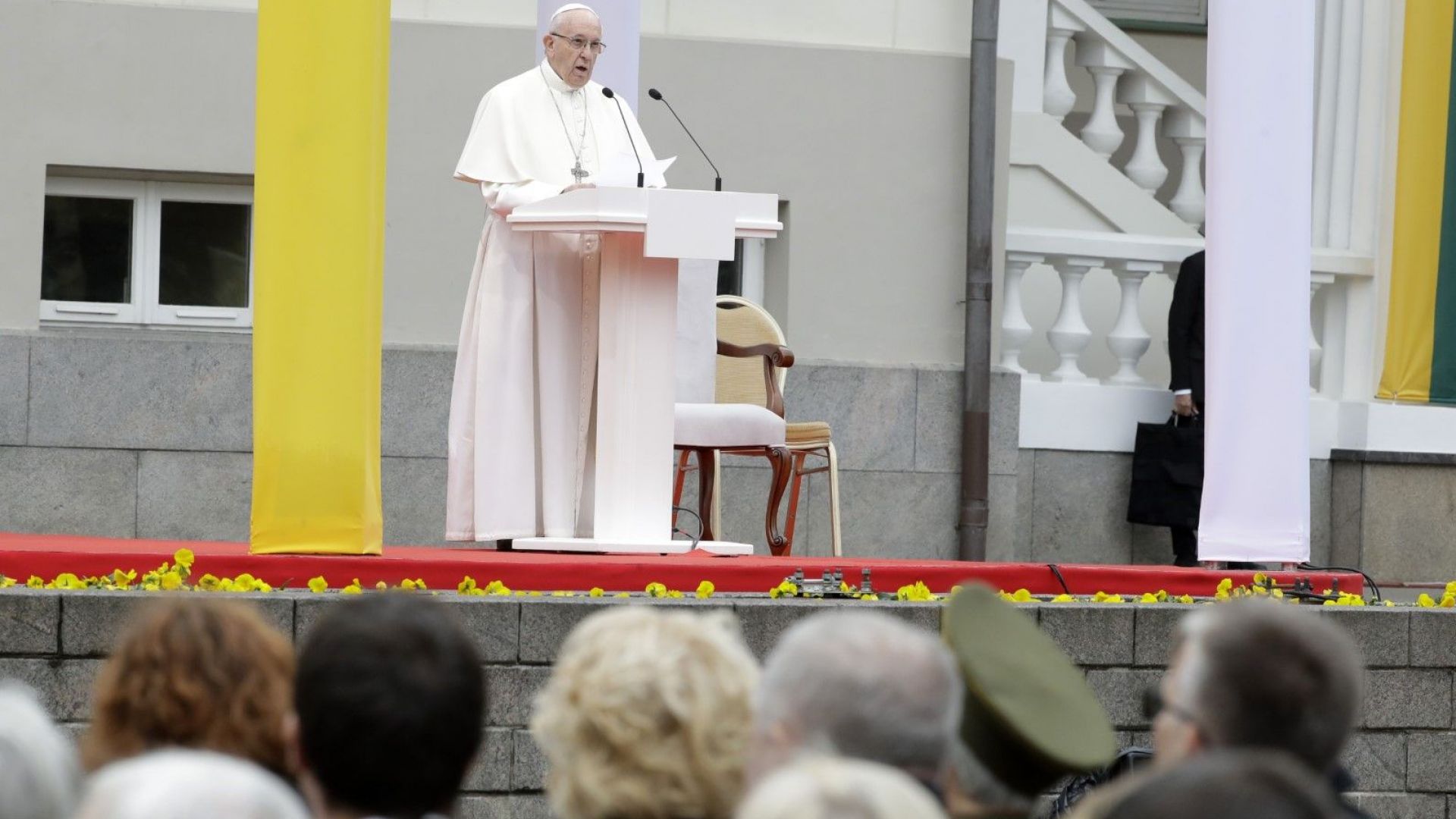 Папа Франциск разкритикува в Литва онези, "които експулсират другите"